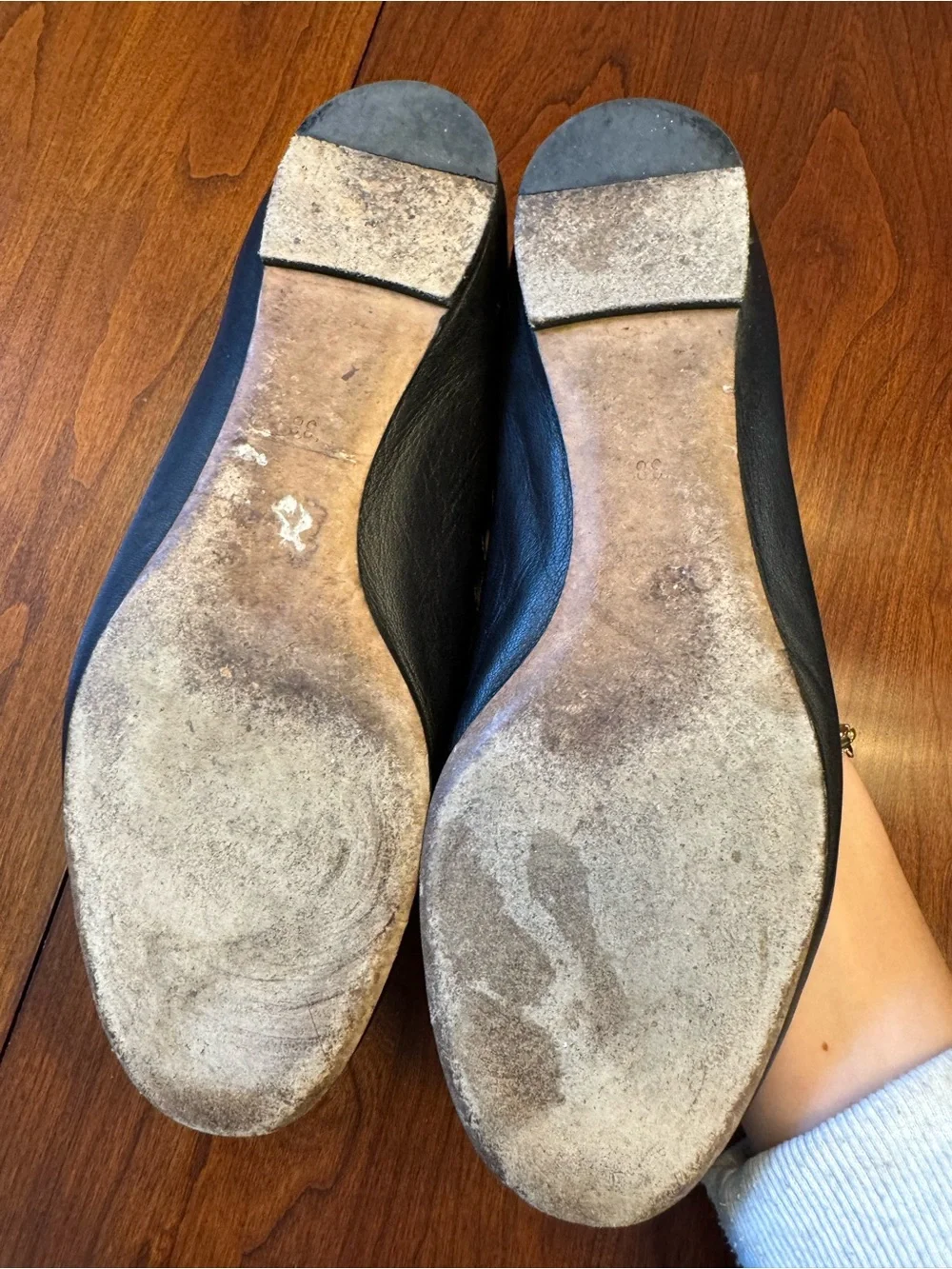 CHLOE Black Scalloped Leather Ballet Flats